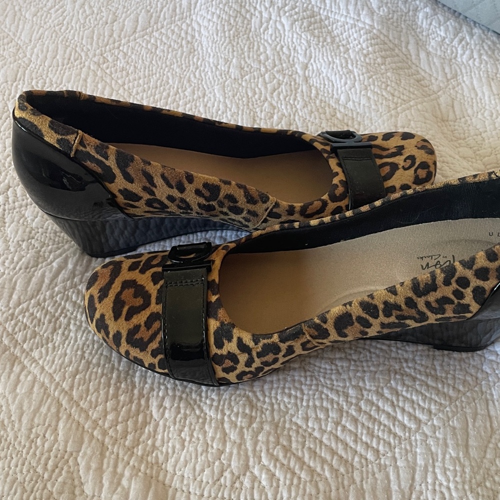 CLARKS LEOPARD PRINT WEDGE